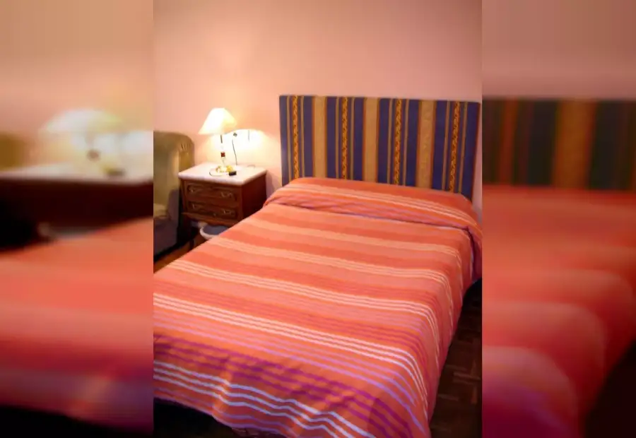 Se alquila habitación en piso de 5 dormitorios en Salamanca - Mujeres en Salamanca