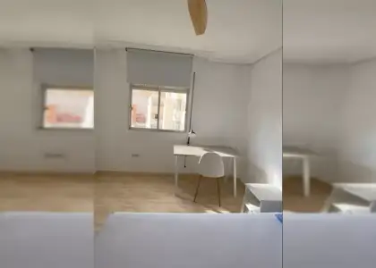 Se alquila habitación en piso de 5 habitaciones en Almería en Almería