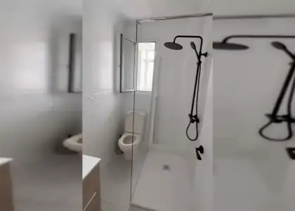 Se alquila habitación en piso de 5 habitaciones en Almería en Almería