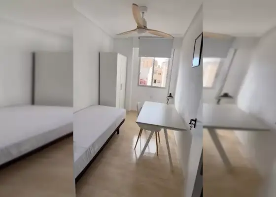 Se alquila habitación en piso de 5 habitaciones en Almería