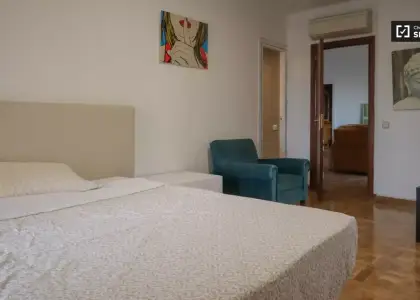 Se alquila habitación en piso de 7 habitaciones en Chamartín, Madrid en Madrid
