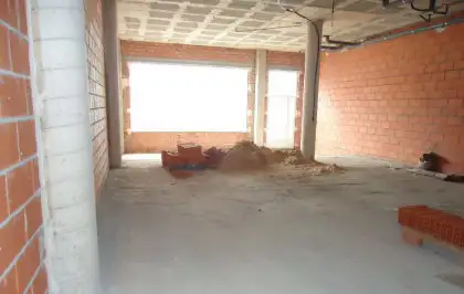 Se alquila local comercial a estrenar en Manzanares