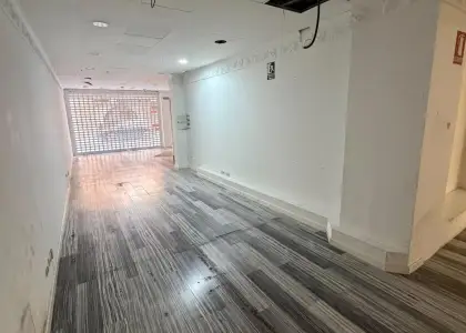 Se alquila local comercial en zona centro en Albacete