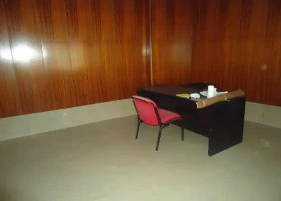 Se alquila local comercial en zona centro en Manzanares