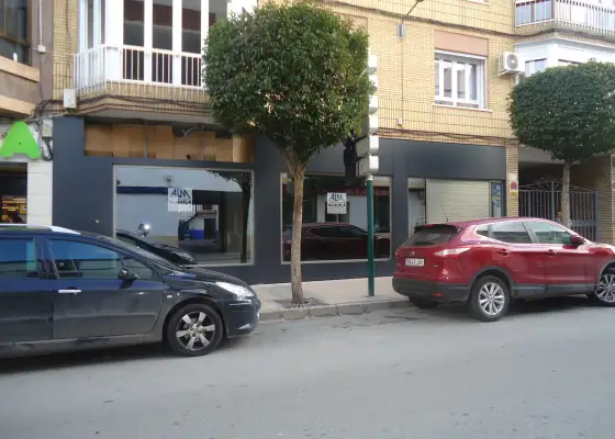 Se alquila local en zona centro Calle Jesus del Perdon en Manzanares