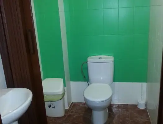 Se alquila local reformado en buena zona en Manzanares