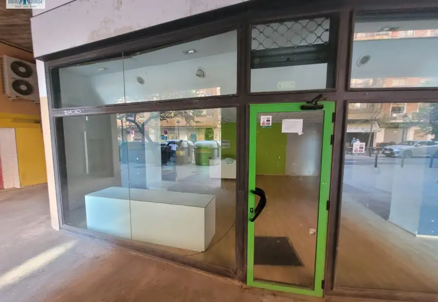 Se alquila o vende local zona centro en Albacete