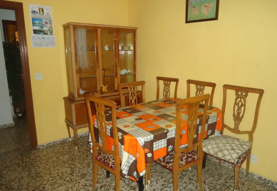 Se alquila piso centrico de 5 dormitorios en Manzanares