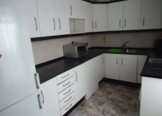 Se alquila piso completamente amueblado de tres dormitorios en zona centro. en Manzanares