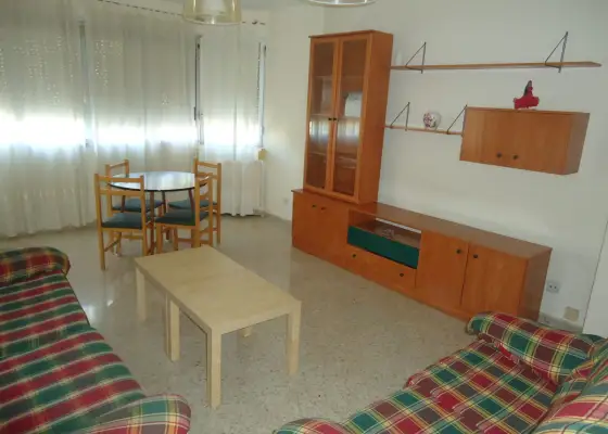 Se alquila piso de tres dormitorios en zona nuevo Manzanares