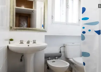 Se alquilan habitaciones en apartamento de 4 habitaciones en Puente De Vallecas en Madrid