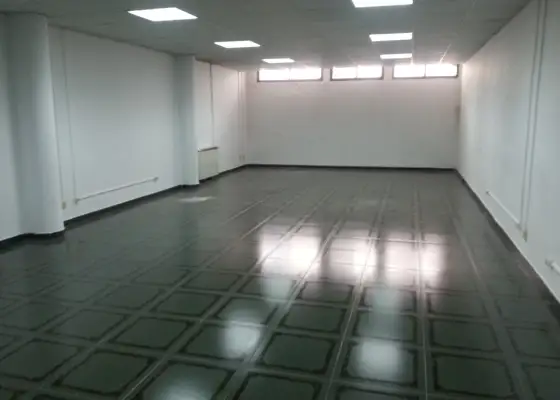 Se aquila local comercial en el centro en Manzanares
