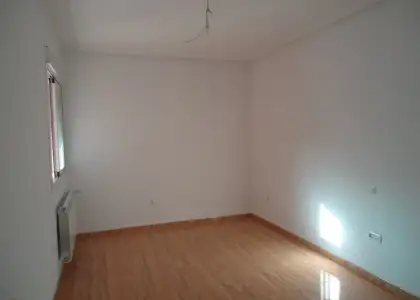 Se vende casa adosada a estrenar de cuatro dormitorios en buena zona en Manzanares