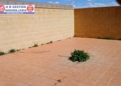 Se vende casa adosada en alameda de cervera en Alcázar de San Juan