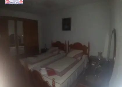 SE VENDE CASA DE 500 m/2 de solar con 355 m/2 construidos. en Tomelloso
