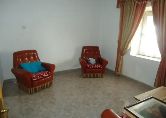 Se vende casa de cinco dormitorios en zona divina pastora en Manzanares