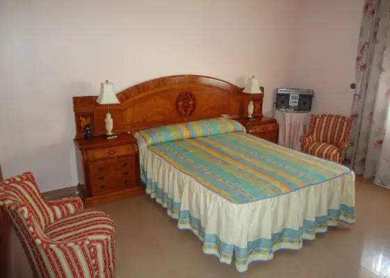 Se vende casa de cuatro dormitorios amueblada en buena zona en Manzanares