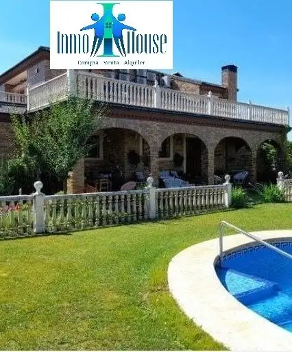 Se vende chalet cerca de Albacete. Urbanización vigilada. en Albacete