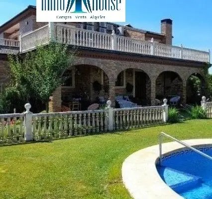 Se vende chalet cerca de Albacete. Urbanización vigilada. en Albacete