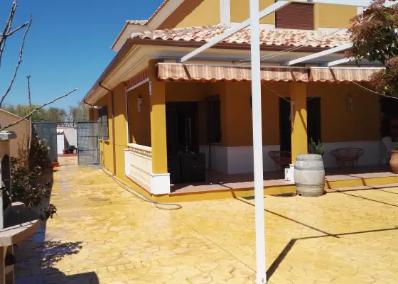 Se vende chalet pareado en zona del rio en Manzanares