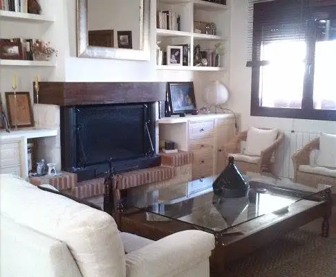 Se vende estupenda casa de cinco dormitorios en buena zona en Manzanares
