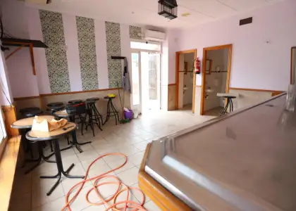 SE VENDE LOCAL COMERCIAL DE 43 m2 INSONORIZADO Y CON SALIDA DE HUMOS en Alcázar de San Juan