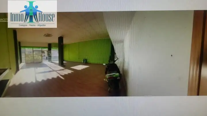 Se vende local comercial ( zona carrefour ) en Albacete