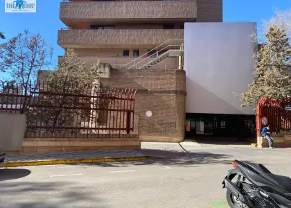 Se vende local zona hospital en Albacete