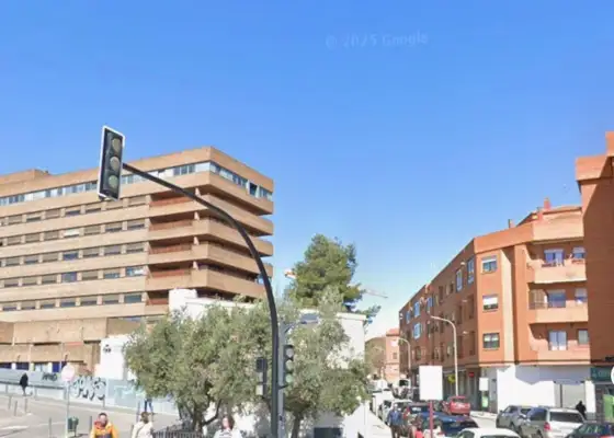 Se vende local zona hospital en Albacete
