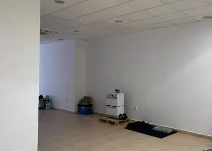 Se vende local ( zona industria ) en Albacete
