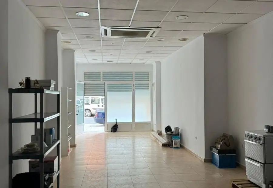 Se vende local ( zona industria ) en Albacete