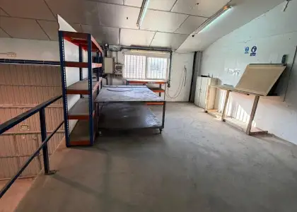 Se vende nave en Poligono Campollano en Albacete