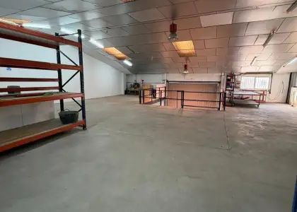 Se vende nave en Poligono Campollano en Albacete