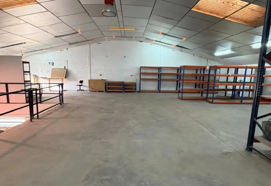 Se vende nave en Poligono Campollano en Albacete