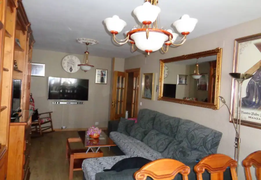 Se vende piso amplio reformado en Manzanares