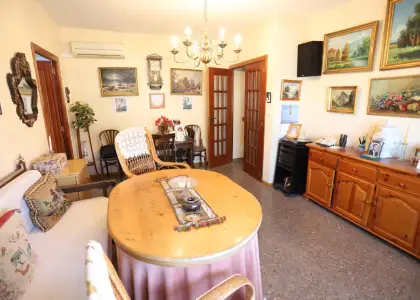 Se vende piso de 3 dormitorios, salón comedor, cocina independiente con lavadero, terraza y ascensor en Campo de Criptana