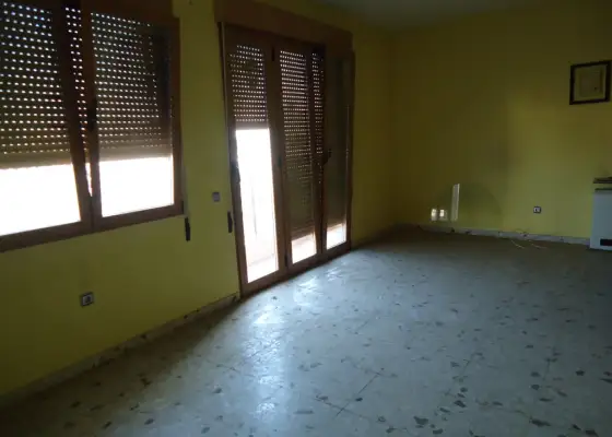 Se vende piso de tres dormitorios a escasos metros del centro en Manzanares