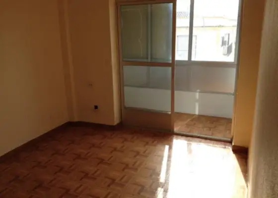 Se vende piso para reformar en Manzanares