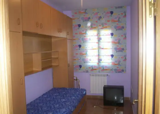 Se vende piso seminuevo con cochera cerrada. en Manzanares