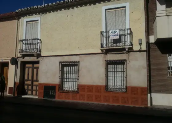 Se vende solar en zona centro en Manzanares