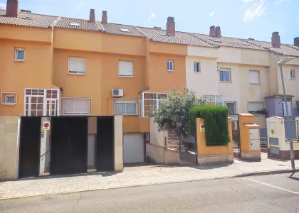 Se vende Unifamiliar en Los Rosales en Ciudad Real