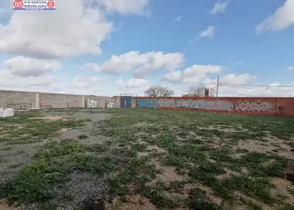 solar de 900 m/2 y bajo cubierta de 160 m/2 en Alcázar de San Juan