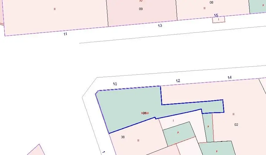 Solar en esquina con 22 metros de fachada, zona comrcial en Alcázar de San Juan