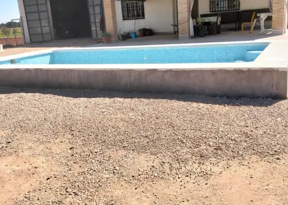 terreno de 2 hectareas con olivos y chalet Y DOS NAVES en Alcázar de San Juan