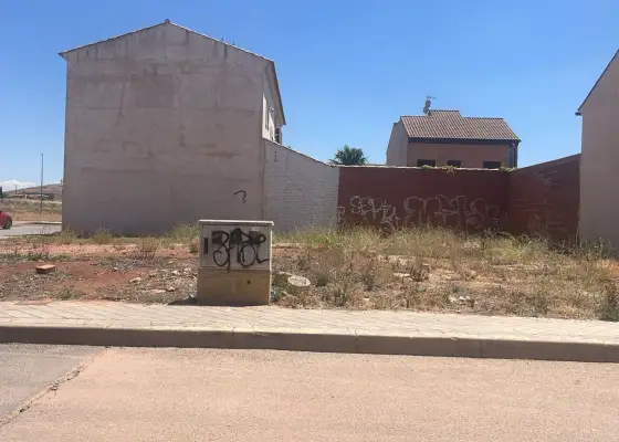 Terreno urbano en venta en Alcázar De San Juan, El Provenir, de 149 m2 por 73.000 €, Ref. 0393 en Alcázar de San Juan