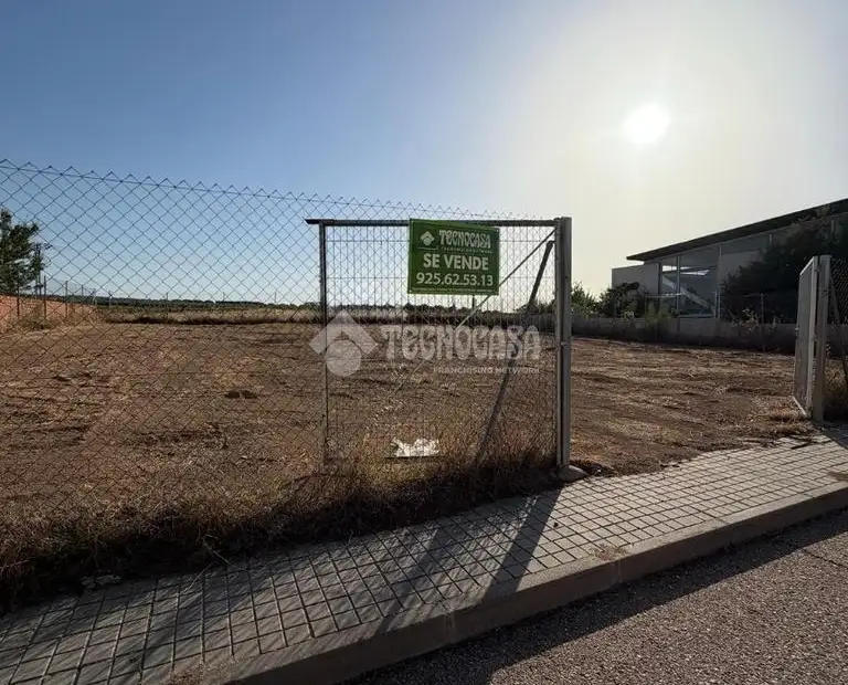 Terrenos en venta en Guadamur - Guadamur, 70.000 €, 700 m2, ref. 661535 en Guadamur
