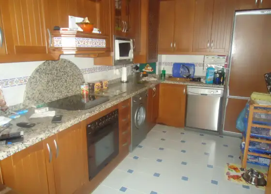 Venta de casa adosada de dos plantas en zona residencial en Manzanares
