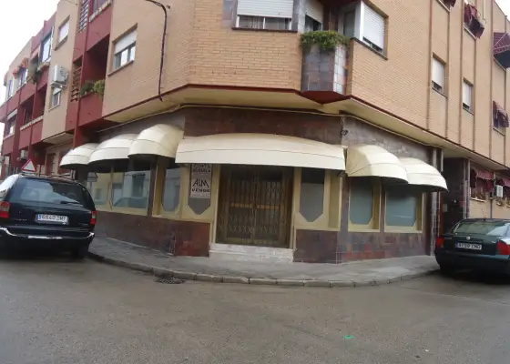 Venta de local antiguo tuti fruti en Manzanares