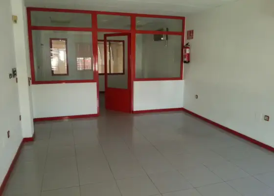 Venta de nave industrial con oficinas en Polígono de Manzanares en Manzanares