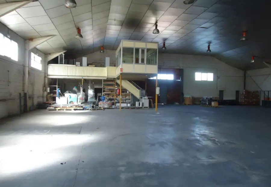 Venta de nave industrial de 1026 M2 en Poligono Industrial en Manzanares